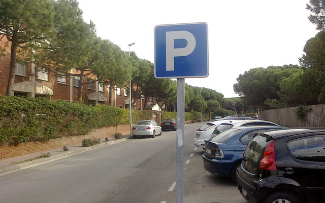 Senyal d'aparcament en bateria substituda al carrer Calafell de Gav Mar (12 de Desembre de 2009)